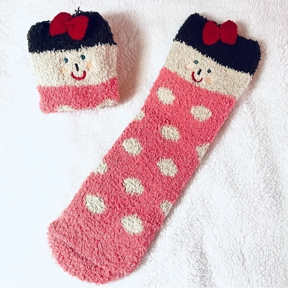 NWT LITTLE GIRL and BEAVER Gift Socks - 3D Fluffy Thick Warm Winter Socks M 5-10